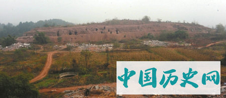 四川成都天府国际机场附近发现70余座汉朝崖墓