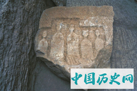 四川成都天府国际机场附近发现70余座汉朝崖墓