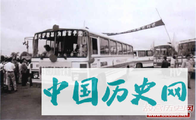 哈尔滨公交车使用王洪成的“膨化燃料”，这些汽车的发动机受腐蚀损毁严重